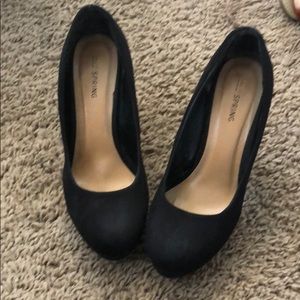 Women’s black pumps